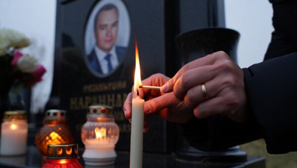 Зачем ставят свечи на кладбище